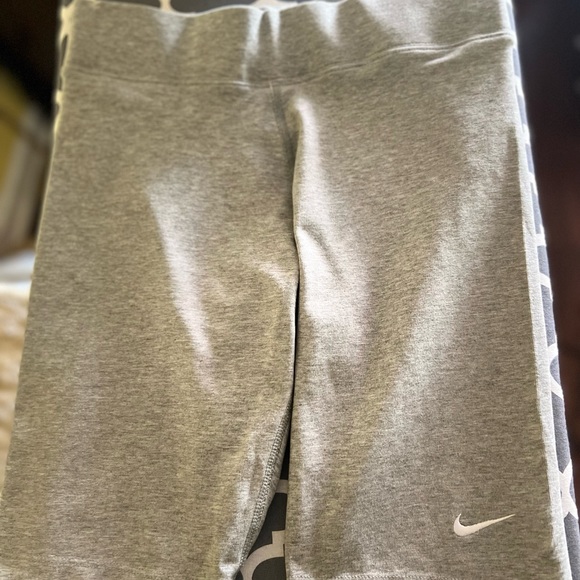 Nike shorts - Picture 2 of 3